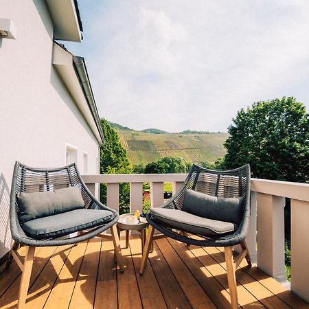 Gut Foersterlay - Exklusive Boutique Apartments Im Historischen Winzerhaus Direkt An Der Mosel Lösnich Esterno foto