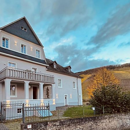 Gut Foersterlay - Exklusive Boutique Apartments Im Historischen Winzerhaus Direkt An Der Mosel Lösnich Esterno foto