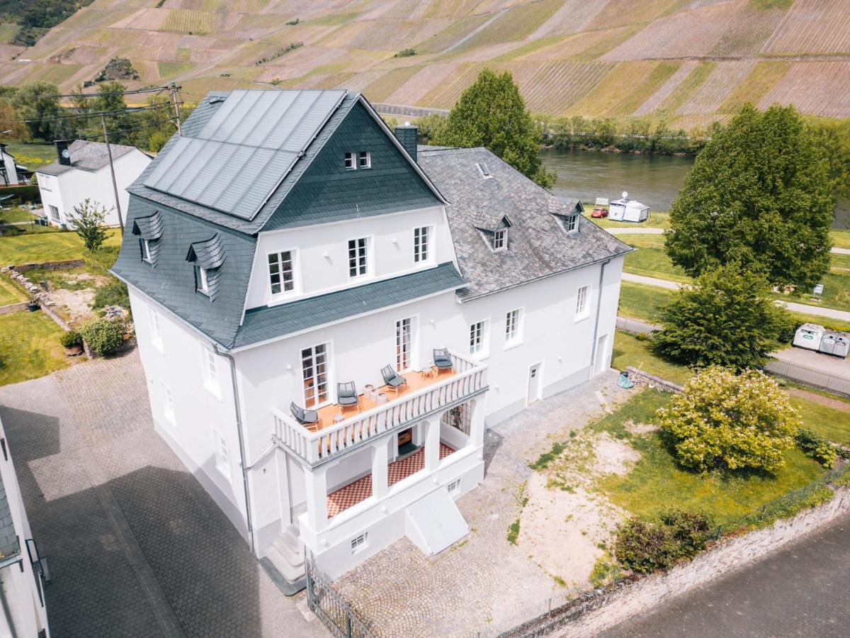 Gut Foersterlay - Exklusive Boutique Apartments Im Historischen Winzerhaus Direkt An Der Mosel Lösnich Esterno foto