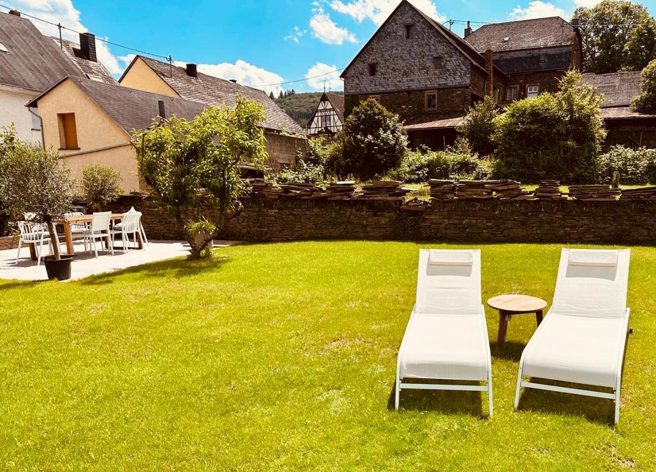 Gut Foersterlay - Exklusive Boutique Apartments Im Historischen Winzerhaus Direkt An Der Mosel Lösnich Esterno foto