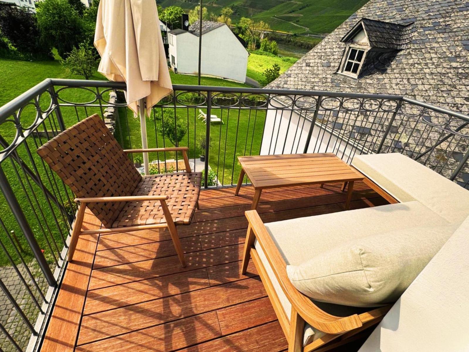 Gut Foersterlay - Exklusive Boutique Apartments Im Historischen Winzerhaus Direkt An Der Mosel Lösnich Esterno foto